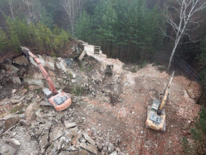 Demolice domů v Ralsku pokračuje. Bývalý štáb sovětské armády do dvou měsíců zmizí.