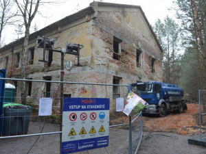 Demolice domů v Ralsku pokračuje. Bývalý štáb sovětské armády do dvou měsíců zmizí.