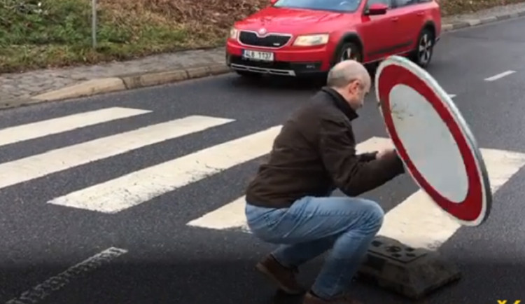 Jan Korytář v ulici U Lomu.