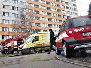 V České Lípě hořela kotelna panelového domu. Hasiči na místo povolali evakuační autobus