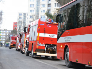 FOTO: Nájemníci se do požárem zasaženého domu v České Lípě mohou vrátit