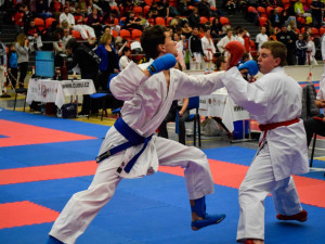 S modrým páskem mistr republiky František Chudoba (1)