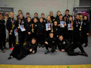 Závodníci a trenéři karatistického oddílu Gryf na MČR (1)