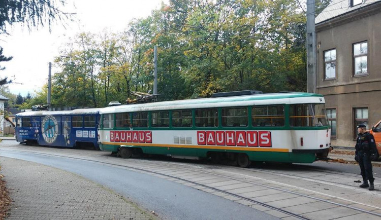 Poblíž zastávky Viadukt vykolejila v říjnu letošního roku tramvaj dopravního podniku.