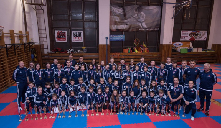 Borci z TJ Karate získali na republikovém šampionátu 19 titulů