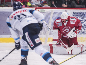 Tygři v prodloužení ubránili dvě přesilovky. V nájezdech rozhodl Bakoš