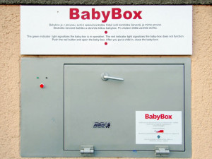 Babyboxy jen letos zachránily patnáct dětí, celkově jich je už 161