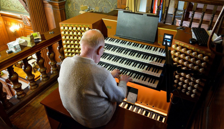 Elektronické varhany budou mít koncertní premiéru.