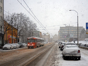 Vydatné sněžení zkomplikovalo dopravu, policie hlásí několik dopravních nehod napříč celým krajem