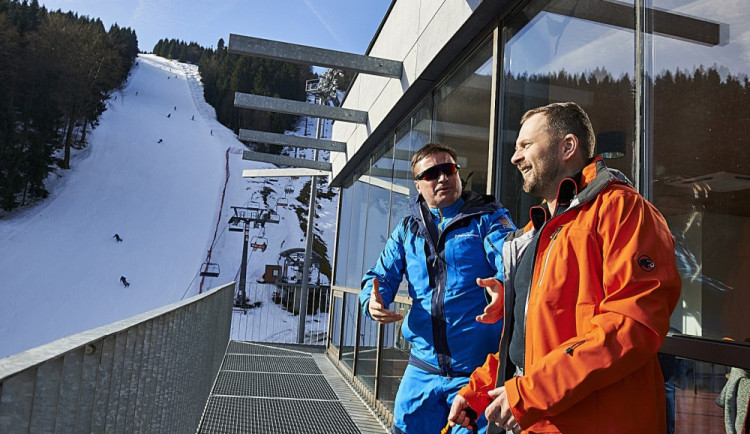 Igor Rattaj z TMR (v modrém) a primátor Tibor Batthyány.