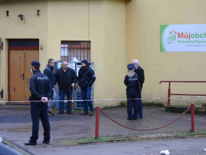 Policisté ve Vratislavicích vyšetřují přepadení večerky.