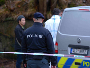 Policisté ve Vratislavicích vyšetřují přepadení večerky.