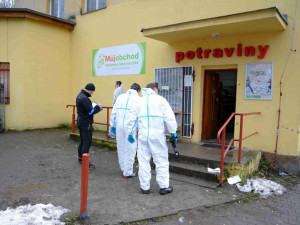 Policisté ve Vratislavicích vyšetřují přepadení večerky.