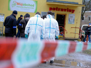 FOTO: Vražda ve Vratislavicích. Policie pátrá po dvou mužích, kteří přepadli večerku