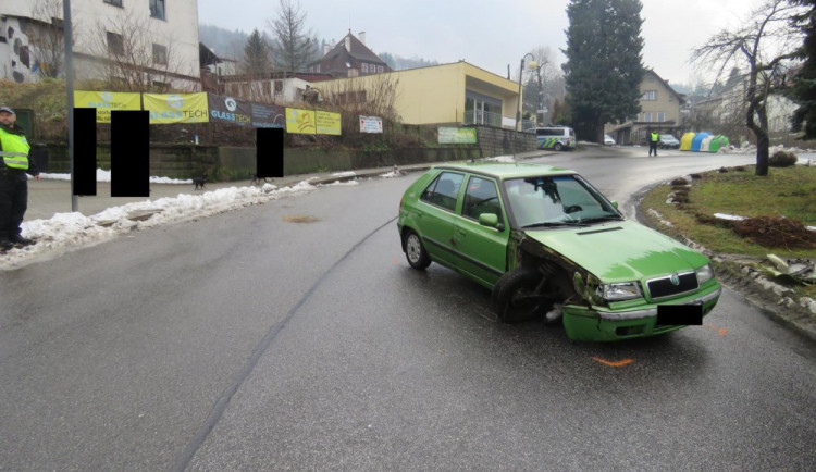 Auto bylo po nehodě nepojízdné.