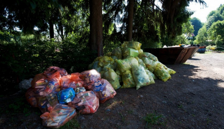 V Jablonci ukončili třídění odpadů do pytlů, dělalo nepořádek
