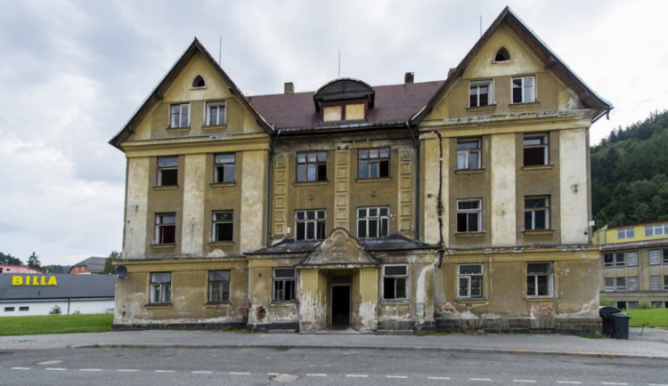 Z Tanvaldu by měl do několika měsíců zmizet "dům hrůzy".