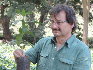 Vášnivé milovníky skvělé kávy, ale i obyčejné popíječe domácího kafíčka určitě zaujme káva Estian. Je pražena světovými pražiči a nabízí tak jedinečnou chuť v mnoha variantách.