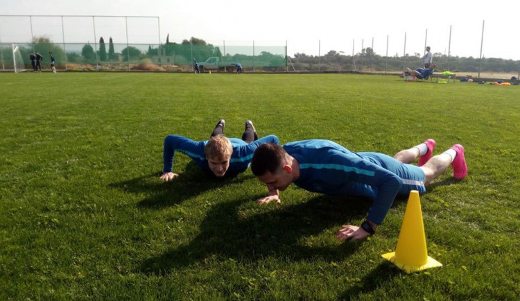 Nový trenérský tým Slovanu si chválí kondici hráčů.