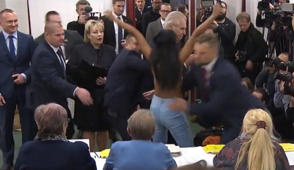 O tenhle striptýz prezident nestál.