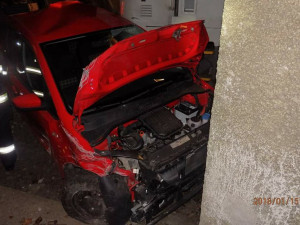 Střet vlaku a osobního automobilu se obešel bez zranění, řidič nadýchal skoro promile.