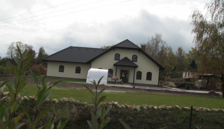 Dům rodiny Volavkových, který na pozemku vyrostl.