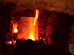 Ve Václavicích hořel komín usedlosti, hasičům komplikoval práci silný vítr.