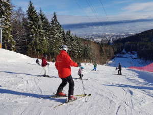 Ideální lyžovačka. Skiareály v Libereckém kraji navštívily tisíce lidí