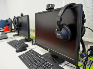 Základní škola Kaplického v Liberci má dvě nové odborné učebny a bezbariérový přístup.