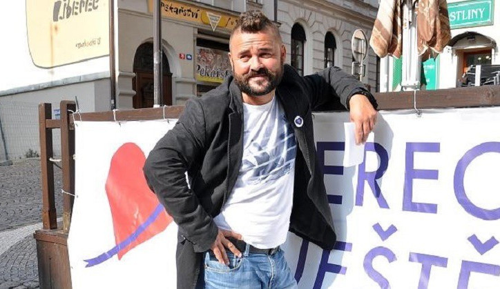 Roman Šotola při předvolební kampani v roce 2014.