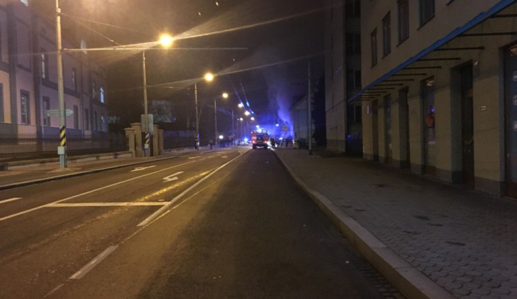 Doutná budova lehčích chvil v Průmyslové ulici