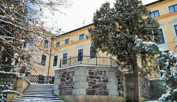 Domov důchodců Český Dub.