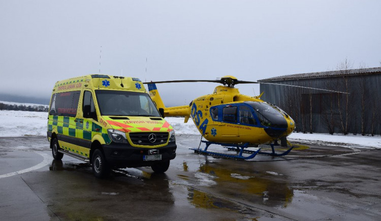 Kraj během tří let pořídí dvaadvacet nových sanitek.