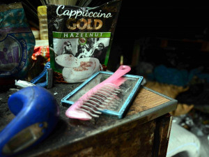 Těším se z každého dne, říká Václav Klukan. Bývalý osvětlovač žije osmým rokem v jeskyni.