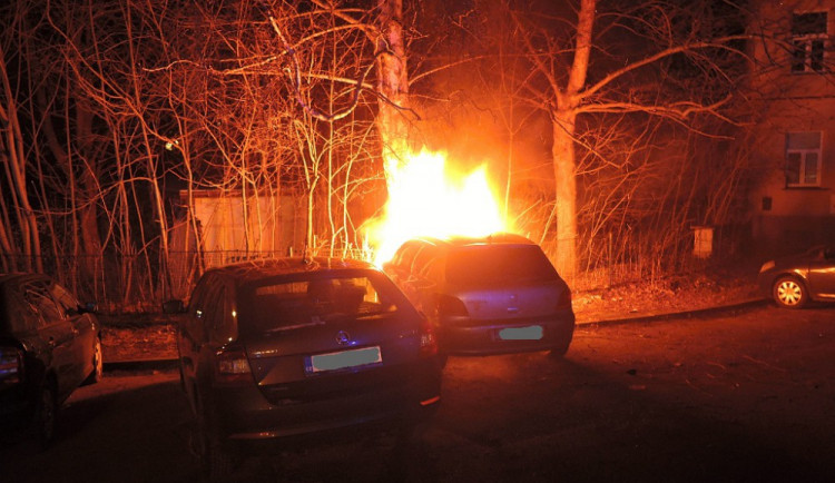 Požár automobilu v Gorkého ulici. 