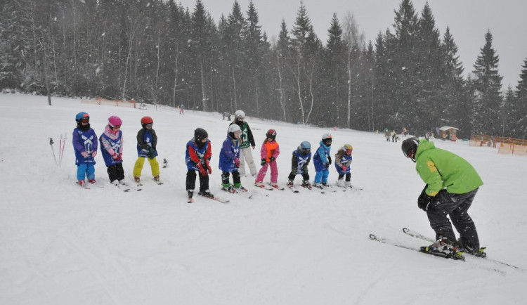 V Libereckém kraji vyrazily o víkendu na lyže tisíce lidí