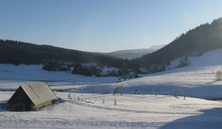 Na Jizerce bylo k ránu minus 22 stupňů. V Libereckém kraji silně mrzne, den bude jasný