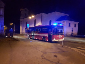 Požár v centru Liberce vyhnal z domova šestnáct osob. Škoda jde do statisíc korun.