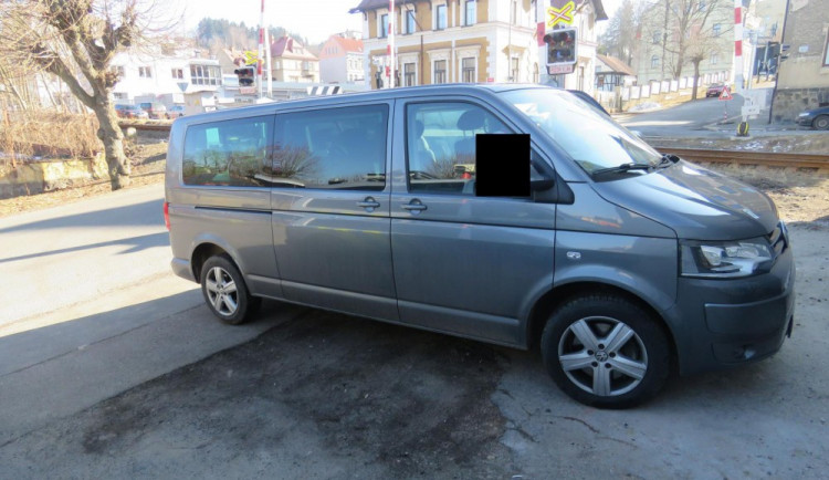 Podle řidičky signalizační zařízení nefungovalo správně.