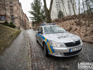 Řidič ujel od nehody ve Švermově ulici, policie teď hledá jeho i svědky