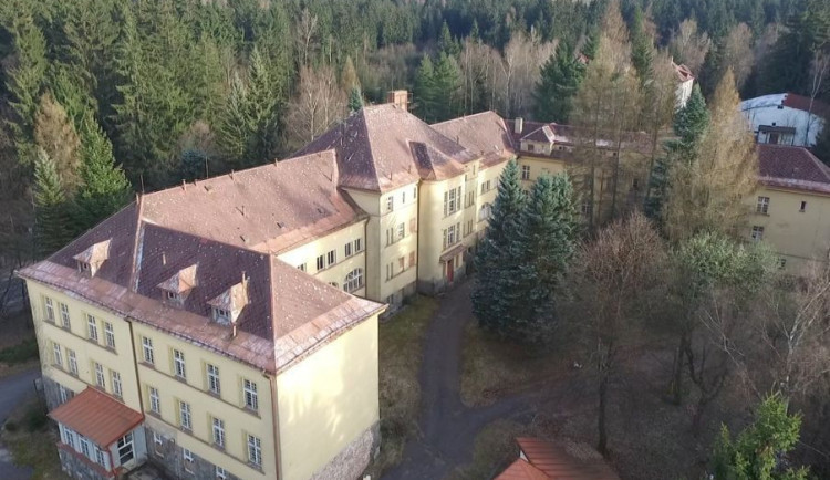Liberecký kraj odkoupí pozemek v areálu jablonecké porodnice