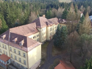 Liberecký kraj odkoupí pozemek v areálu jablonecké porodnice