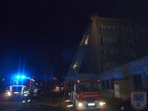 Vybydlený Kovák v Chrastavě hořel. Požár zaměstnal profesionální i dobrovolné hasiče.