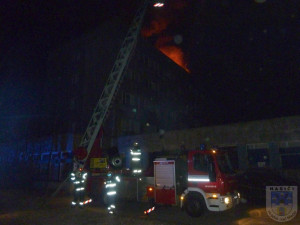 Vybydlený Kovák v Chrastavě hořel. Požár zaměstnal profesionální i dobrovolné hasiče.