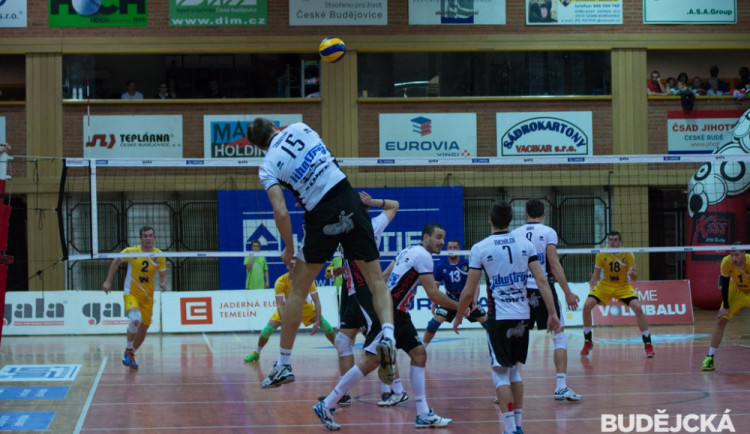 Jihostroj se vrátil na první místo. Kladno v dramatických koncovkách porazil 3:0