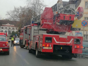 Požár v centru Liberce zkomplikoval dopravu v okolí bývalé galerie.