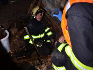 Požár v centru Liberce zkomplikoval dopravu v okolí bývalé galerie.