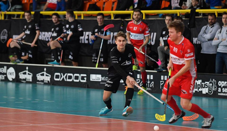 Místo klidu play down. Florbalisté budou muset o udržení v superlize ještě zabojovat