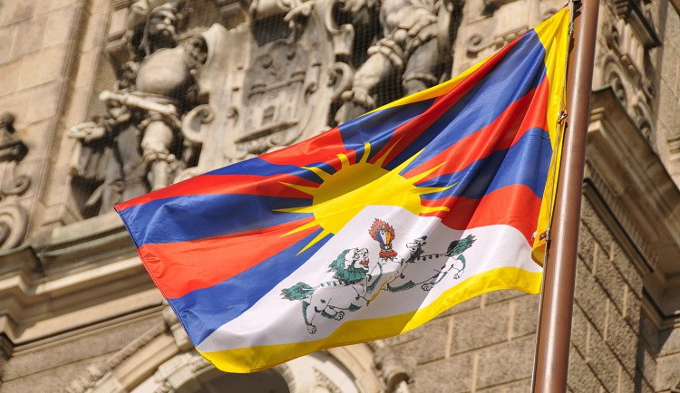 Na krajském úřadu i liberecké radnici opět vlaje tibetská vlajka