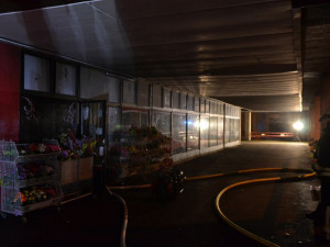 V Jablonci uprostřed sídliště hořela vietnamská prodejna.